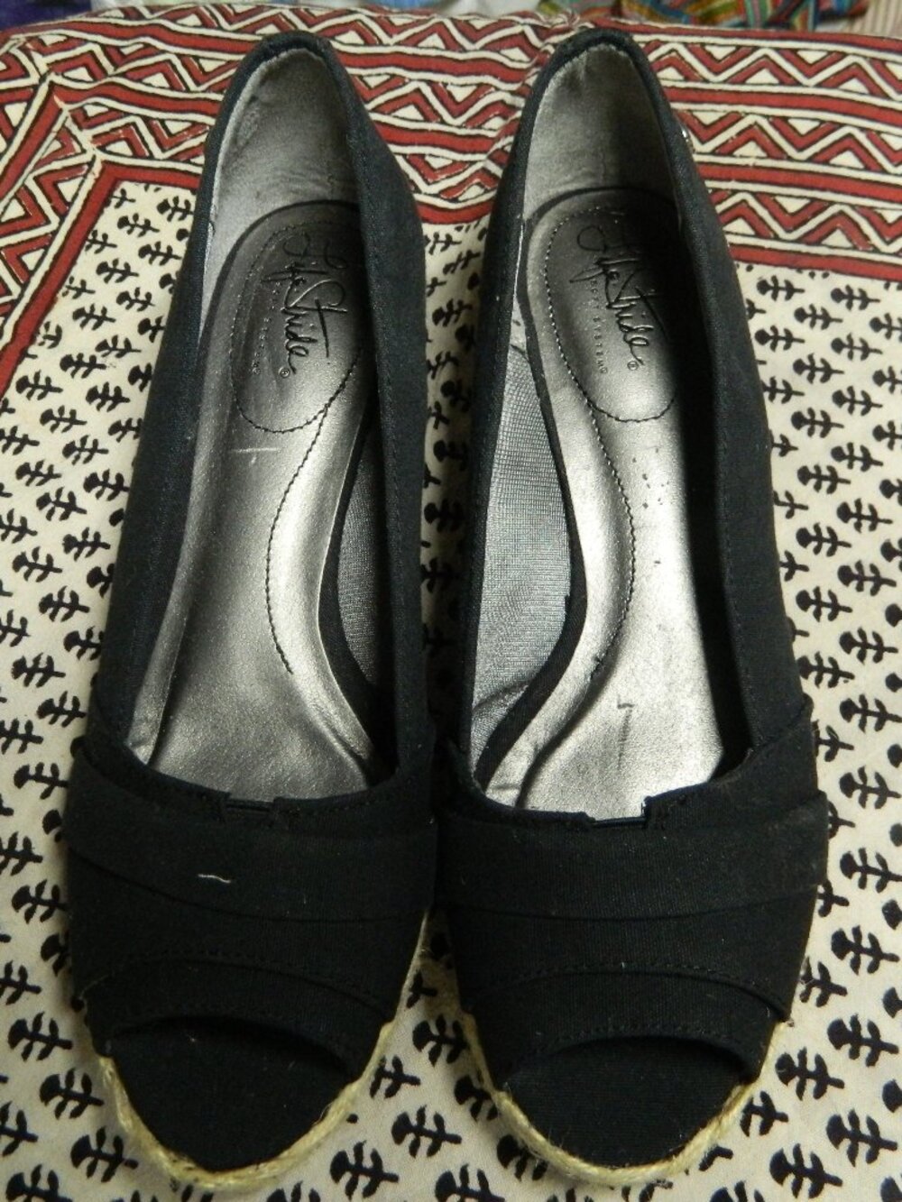 LifeStride Sandals Women's 8.5 Espadrille Black Peep Toe Casual Wedge Heels
